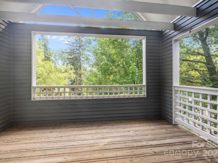 300 Park Avenue, Charlotte, NC 28203.  MLS# CAR4282026, YatesRealty ID 10171. 