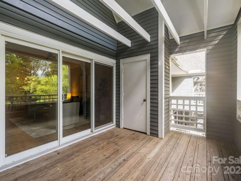 300 Park Avenue, Charlotte, NC 28203.  MLS# CAR4282026, YatesRealty ID 10171. 