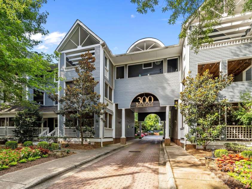 300 Park Avenue, Charlotte, NC 28203.  MLS# CAR4282026, YatesRealty ID 10171. 