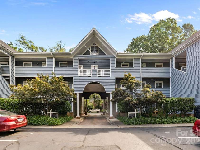 300 Park Avenue, Charlotte, NC 28203.  MLS# CAR4282026, YatesRealty ID 10171. 