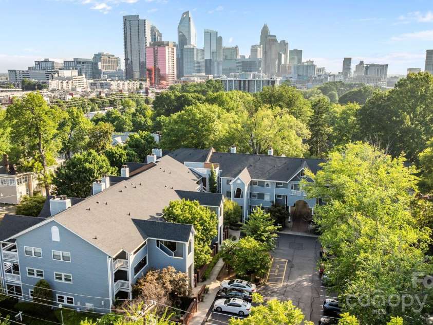 300 Park Avenue, Charlotte, NC 28203.  MLS# CAR4282026, YatesRealty ID 10171. 