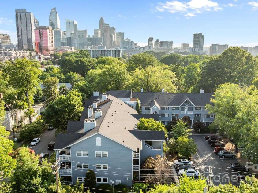 300 Park Avenue, Charlotte, NC 28203.  MLS# CAR4282026, YatesRealty ID 10171. 