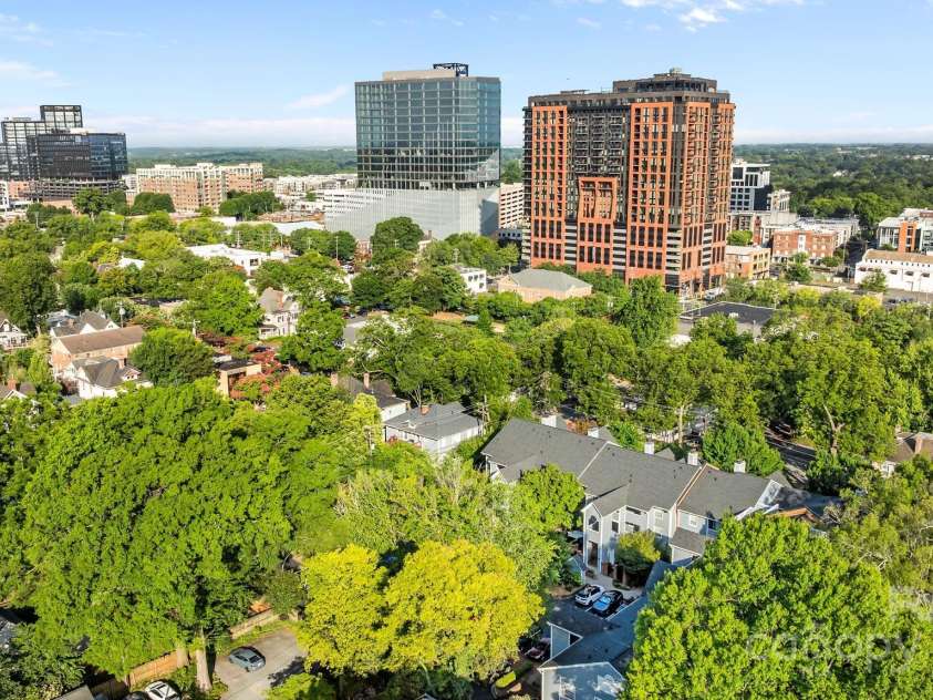 300 Park Avenue, Charlotte, NC 28203.  MLS# CAR4282026, YatesRealty ID 10171. 