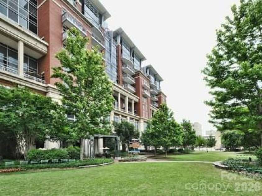 435 Tryon Street, Charlotte, NC 28202.  MLS# CAR4404607, YatesRealty ID 10172. 