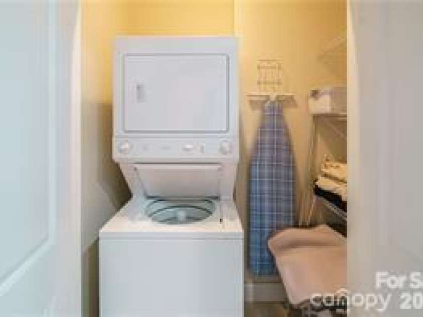435 Tryon Street, Charlotte, NC 28202.  MLS# CAR4404607, YatesRealty ID 10172. 