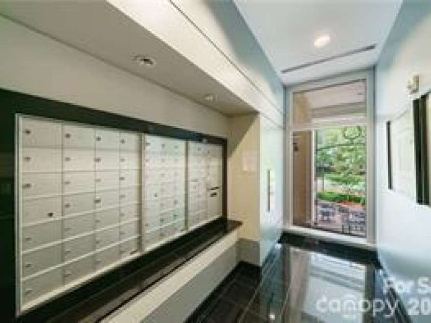 435 Tryon Street, Charlotte, NC 28202.  MLS# CAR4404607, YatesRealty ID 10172. 