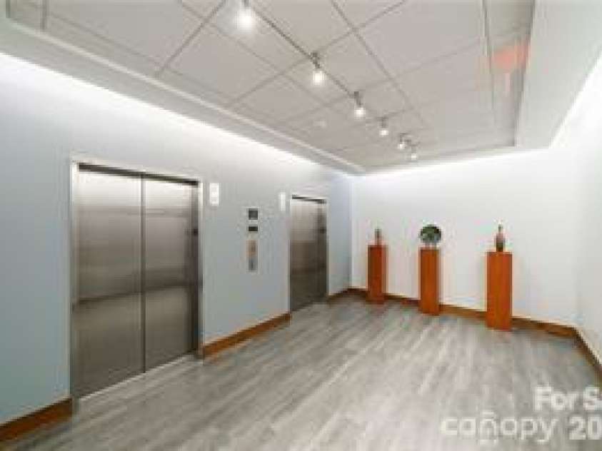 435 Tryon Street, Charlotte, NC 28202.  MLS# CAR4404607, YatesRealty ID 10172. 