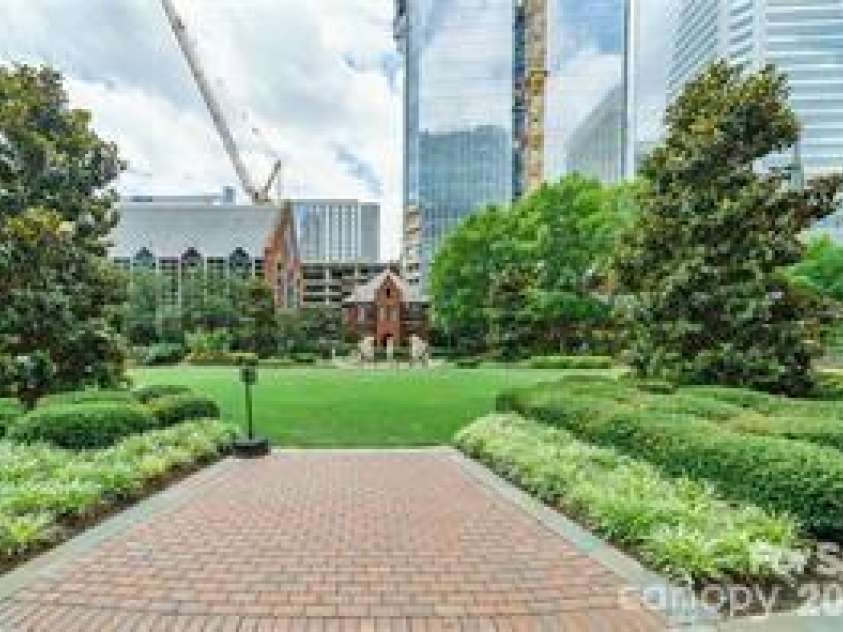 435 Tryon Street, Charlotte, NC 28202.  MLS# CAR4404607, YatesRealty ID 10172. 