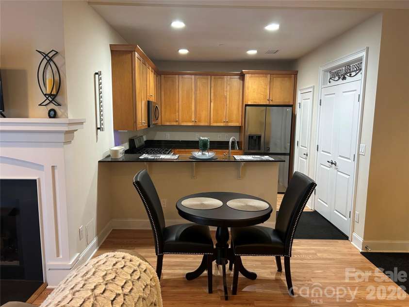 435 Tryon Street, Charlotte, NC 28202.  MLS# CAR4404607, YatesRealty ID 10172. 