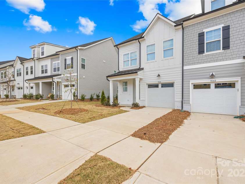 9646 Munsing Drive, Charlotte, NC 28269.  MLS# CAR4239038, YatesRealty ID 10172. 