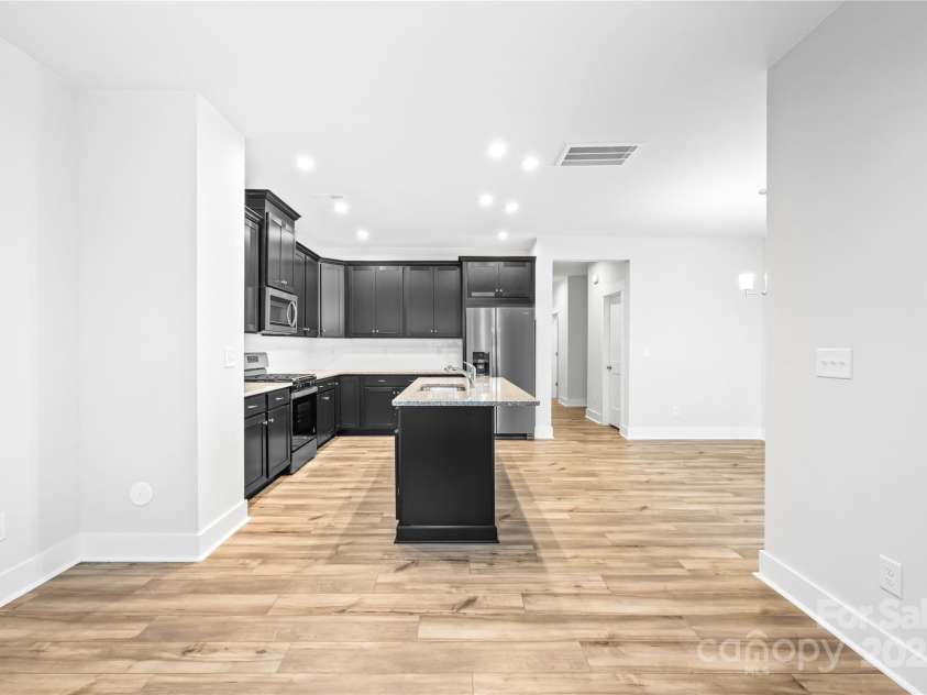 9646 Munsing Drive, Charlotte, NC 28269.  MLS# CAR4239038, YatesRealty ID 10172. 