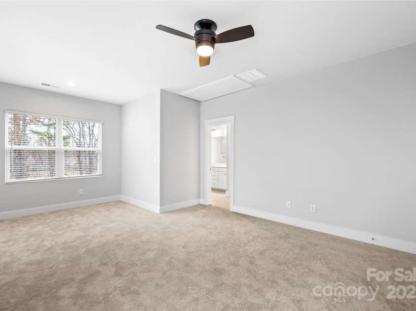 9646 Munsing Drive, Charlotte, NC 28269.  MLS# CAR4239038, YatesRealty ID 10172. 