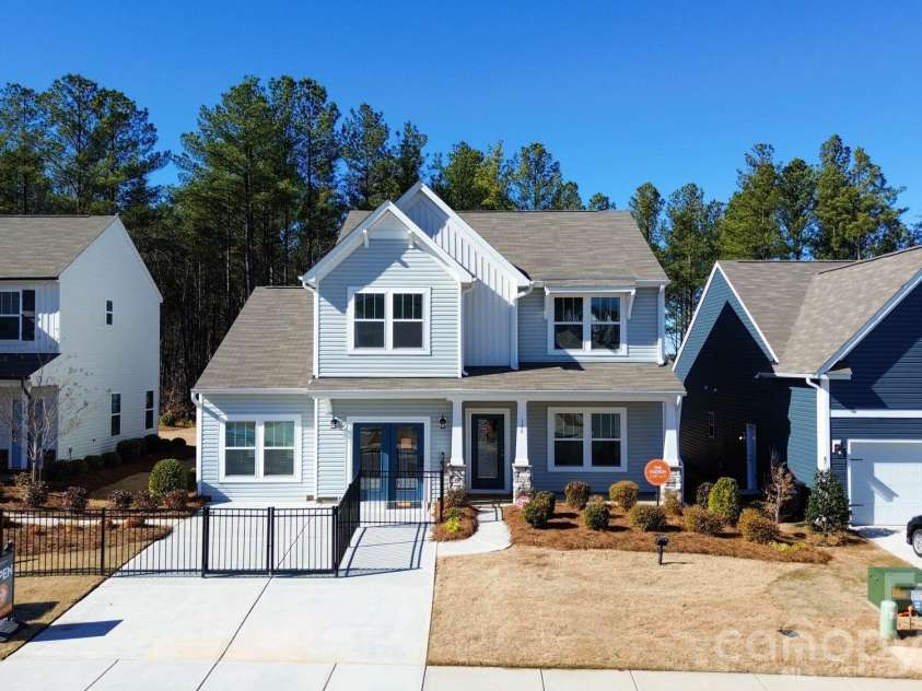 158 Mooring Drive, Statesville, NC 28677.  MLS# CAR4345367, YatesRealty ID 10173. 
