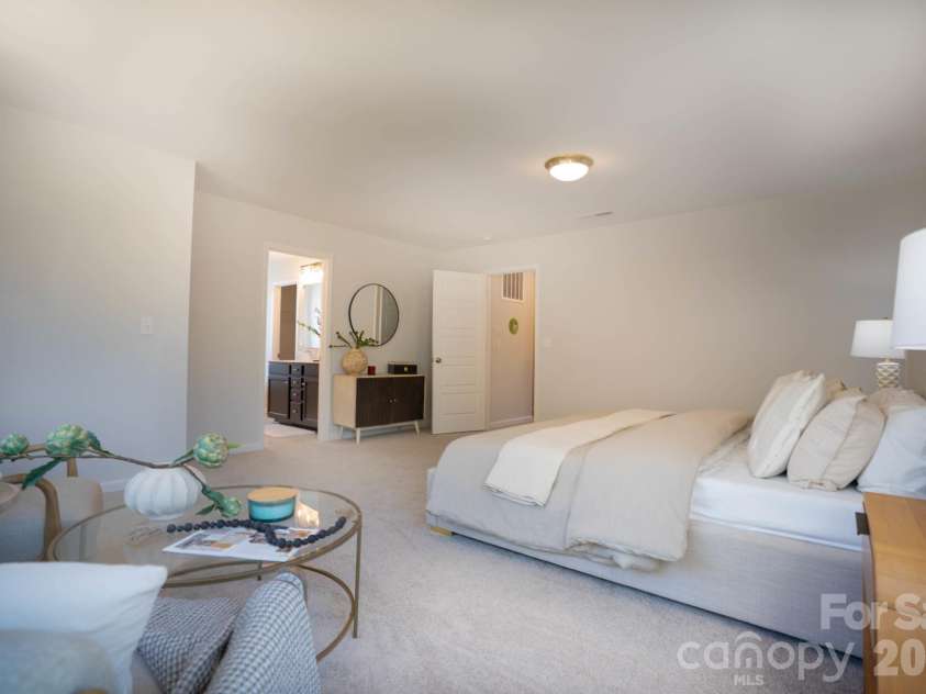 158 Mooring Drive, Statesville, NC 28677.  MLS# CAR4345367, YatesRealty ID 10173. 