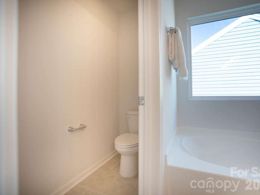 158 Mooring Drive, Statesville, NC 28677.  MLS# CAR4345367, YatesRealty ID 10173. 