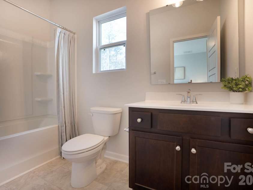 158 Mooring Drive, Statesville, NC 28677.  MLS# CAR4345367, YatesRealty ID 10173. 