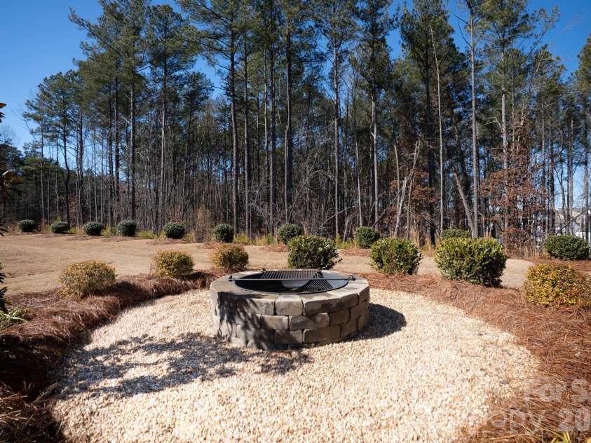 158 Mooring Drive, Statesville, NC 28677.  MLS# CAR4345367, YatesRealty ID 10173. 