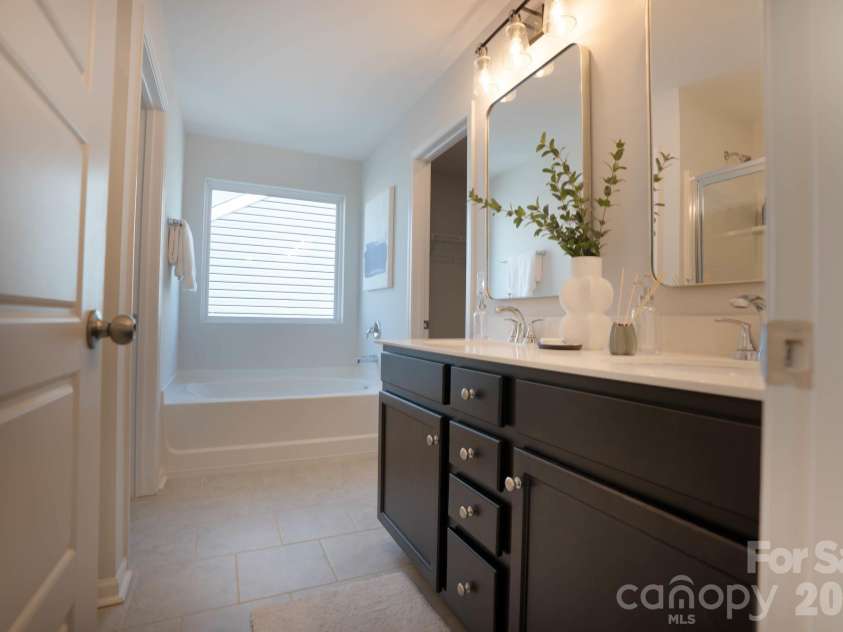 158 Mooring Drive, Statesville, NC 28677.  MLS# CAR4345367, YatesRealty ID 10173. Master Bathroom