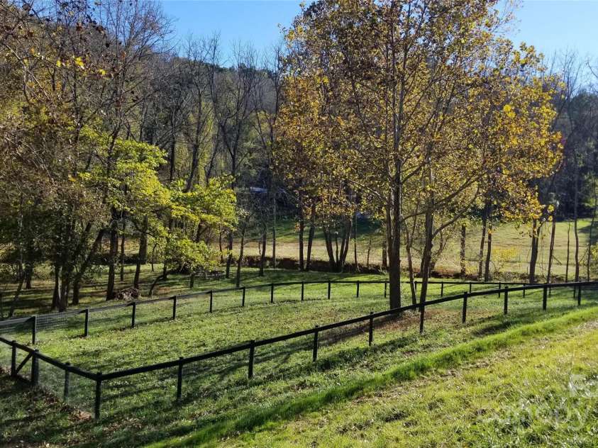 244 Westridge Farm Road, Asheville, NC 28804.  MLS# CAR4219228, YatesRealty ID 10174. 