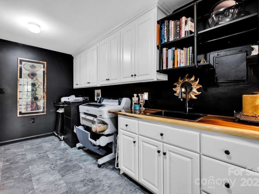 4937 Broken Saddle Lane, Charlotte, NC 28226.  MLS# CAR4244000, YatesRealty ID 10175. 