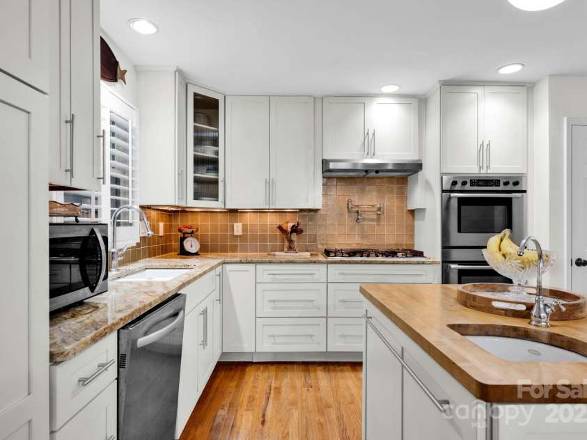 4937 Broken Saddle Lane, Charlotte, NC 28226.  MLS# CAR4244000, YatesRealty ID 10175. Bosch gas cook top with hood and pot filler. Double self cleaning ovens, pantry and tons of storage.