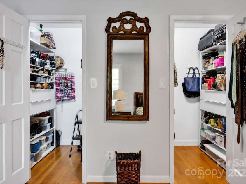 4937 Broken Saddle Lane, Charlotte, NC 28226.  MLS# CAR4244000, YatesRealty ID 10175. Dual walk-in closets in primary.