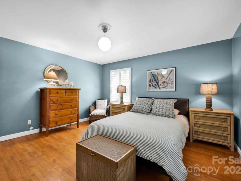 4937 Broken Saddle Lane, Charlotte, NC 28226.  MLS# CAR4244000, YatesRealty ID 10175. Hardwoods throughout the home.