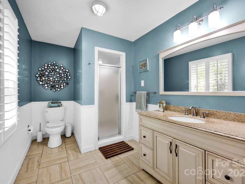 4937 Broken Saddle Lane, Charlotte, NC 28226.  MLS# CAR4244000, YatesRealty ID 10175. Lower level bedroom en-suite bath.