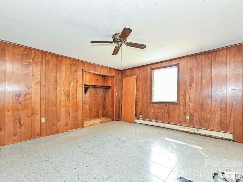 2629 Ringwood Street, Charlotte, NC 28208.  MLS# CAR4364721, YatesRealty ID 10176. 
