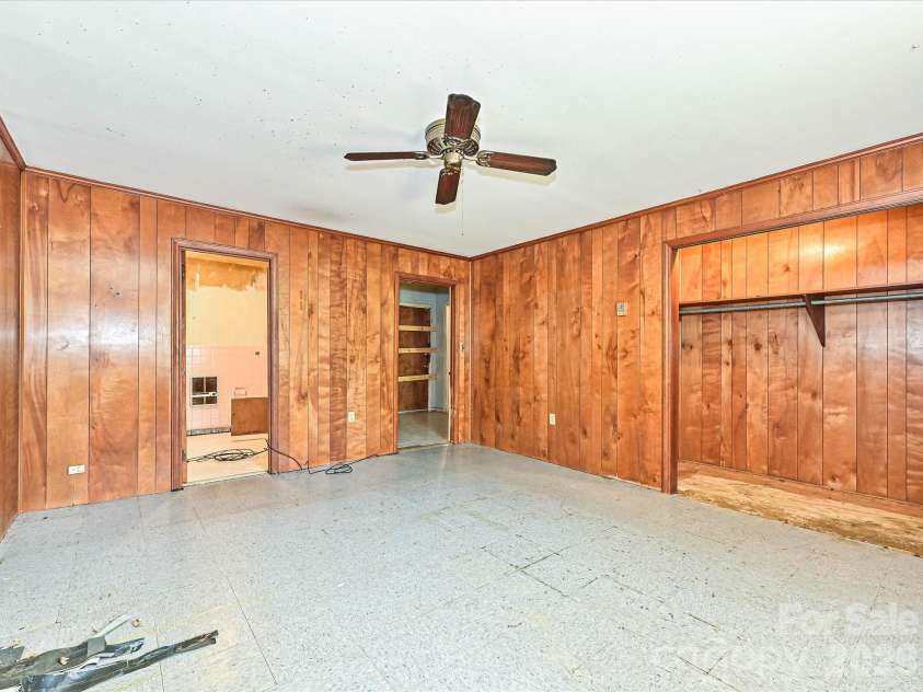 2629 Ringwood Street, Charlotte, NC 28208.  MLS# CAR4364721, YatesRealty ID 10176. 