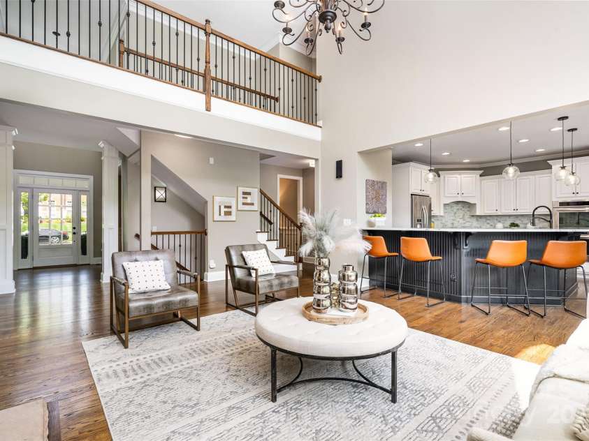 3306 Delamere Drive, Matthews, NC 28104.  MLS# CAR4247095, YatesRealty ID 10176. Great room looking to kitchen