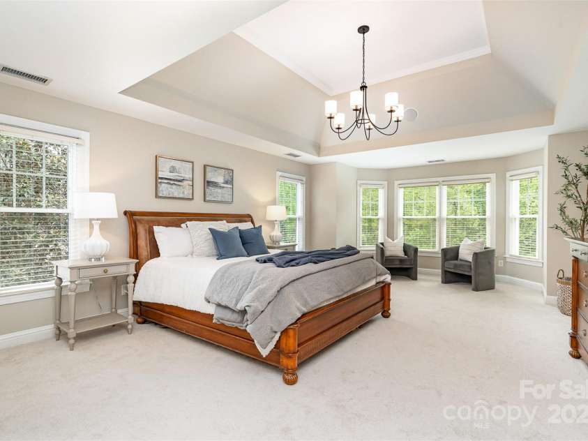 3306 Delamere Drive, Matthews, NC 28104.  MLS# CAR4247095, YatesRealty ID 10176. Huge primary bedroom with tray ceiling and sitting area.