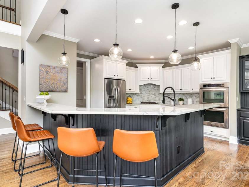 3306 Delamere Drive, Matthews, NC 28104.  MLS# CAR4247095, YatesRealty ID 10176. Kitchen bar