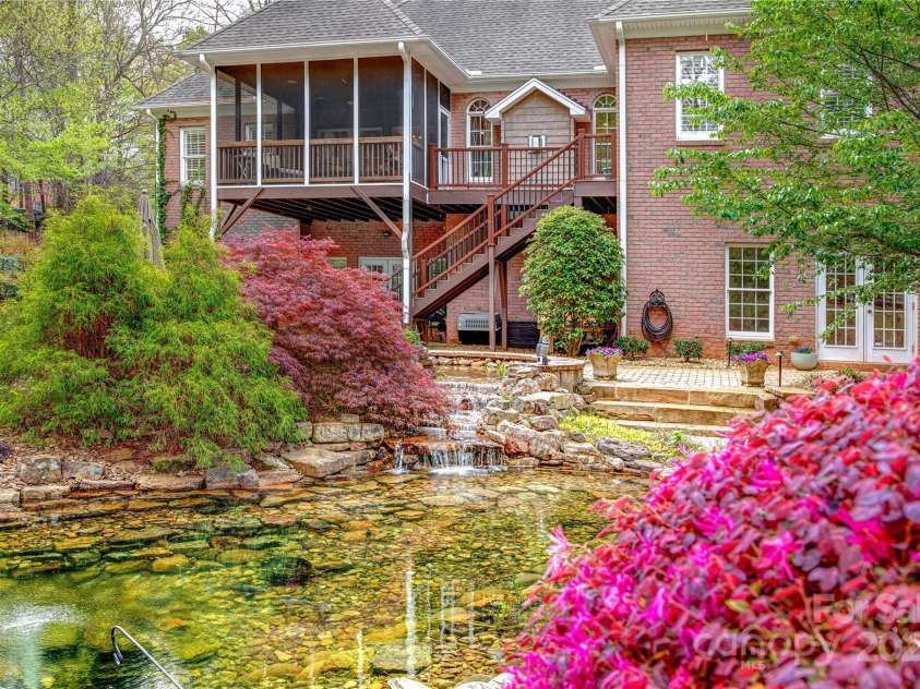 305 Caledonia Way, Waxhaw, NC 28173.  MLS# CAR4245692, YatesRealty ID 10178. 