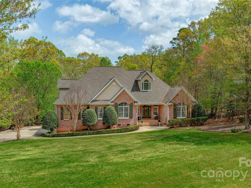 305 Caledonia Way, Waxhaw, NC 28173.  MLS# CAR4245692, YatesRealty ID 10178. 