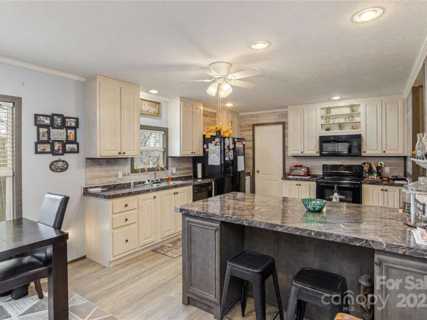 471 Pleasant Grove Road, Hendersonville, NC 28739.  MLS# CAR4243526, YatesRealty ID 10179. 