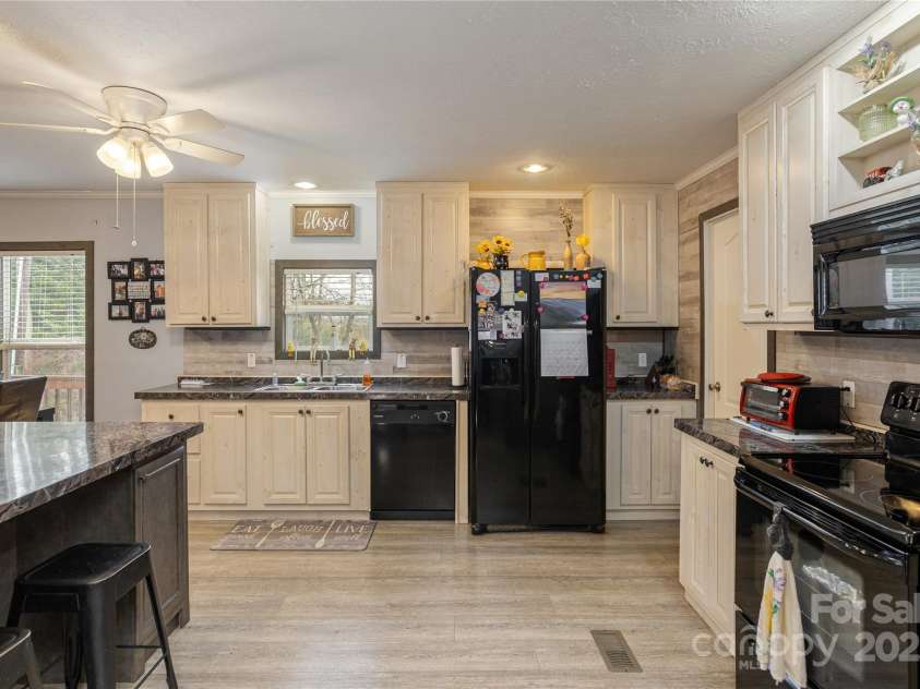 471 Pleasant Grove Road, Hendersonville, NC 28739.  MLS# CAR4243526, YatesRealty ID 10179. 