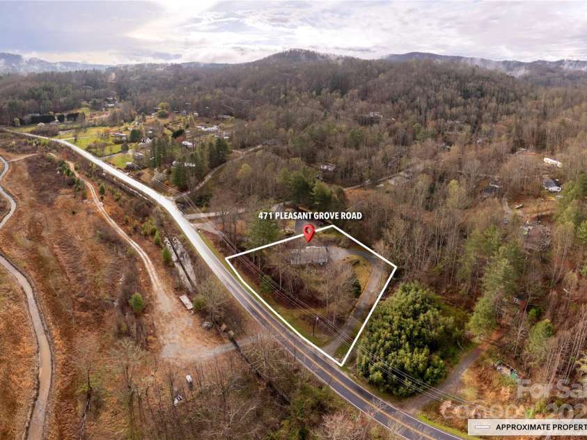 471 Pleasant Grove Road, Hendersonville, NC 28739.  MLS# CAR4243526, YatesRealty ID 10179. 