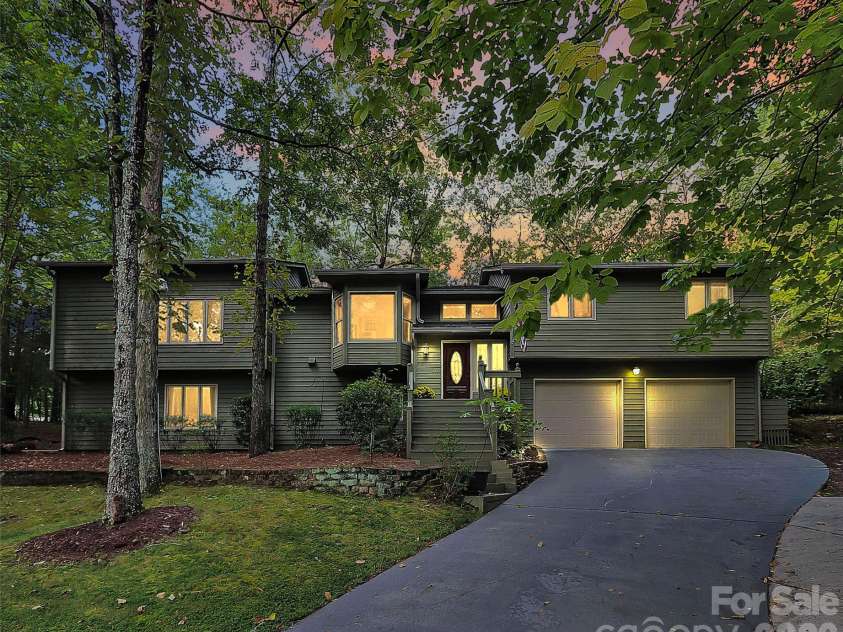 16 Woodvine Lane, Clover, SC 29710.  MLS# CAR4303329, YatesRealty ID 10180. 