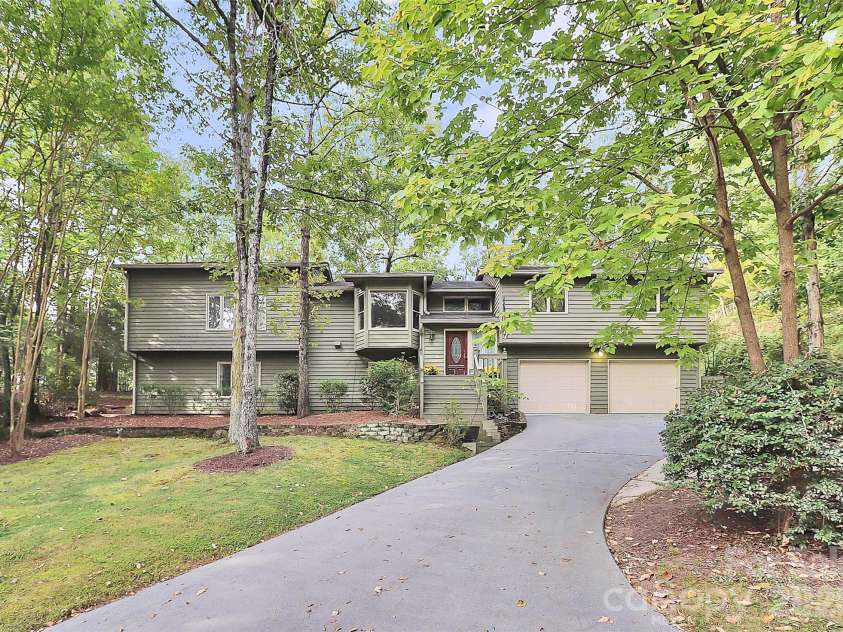 16 Woodvine Lane, Clover, SC 29710.  MLS# CAR4303329, YatesRealty ID 10180. 