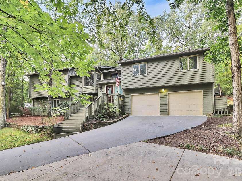 16 Woodvine Lane, Clover, SC 29710.  MLS# CAR4303329, YatesRealty ID 10180. 