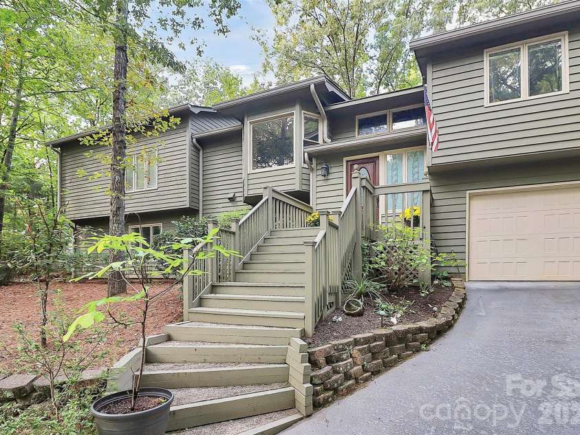 16 Woodvine Lane, Clover, SC 29710.  MLS# CAR4303329, YatesRealty ID 10180. 