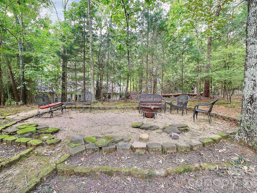 16 Woodvine Lane, Clover, SC 29710.  MLS# CAR4303329, YatesRealty ID 10180. 