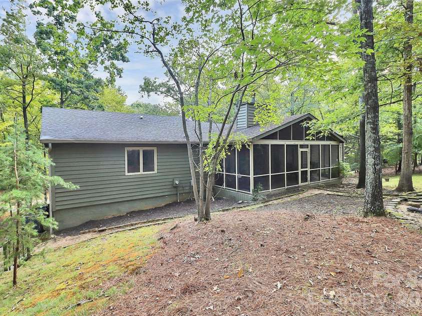 16 Woodvine Lane, Clover, SC 29710.  MLS# CAR4303329, YatesRealty ID 10180. 