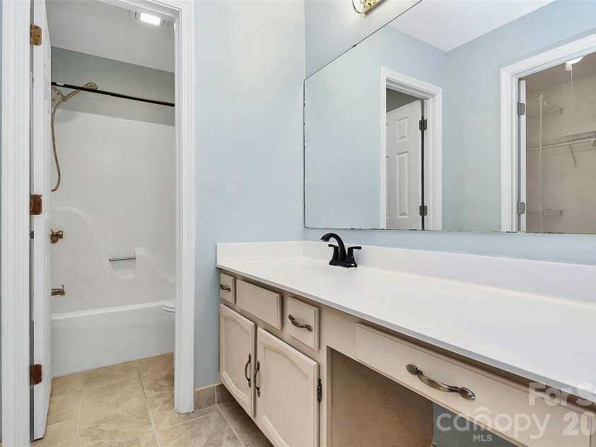 16 Woodvine Lane, Clover, SC 29710.  MLS# CAR4303329, YatesRealty ID 10180. Third Bathroom