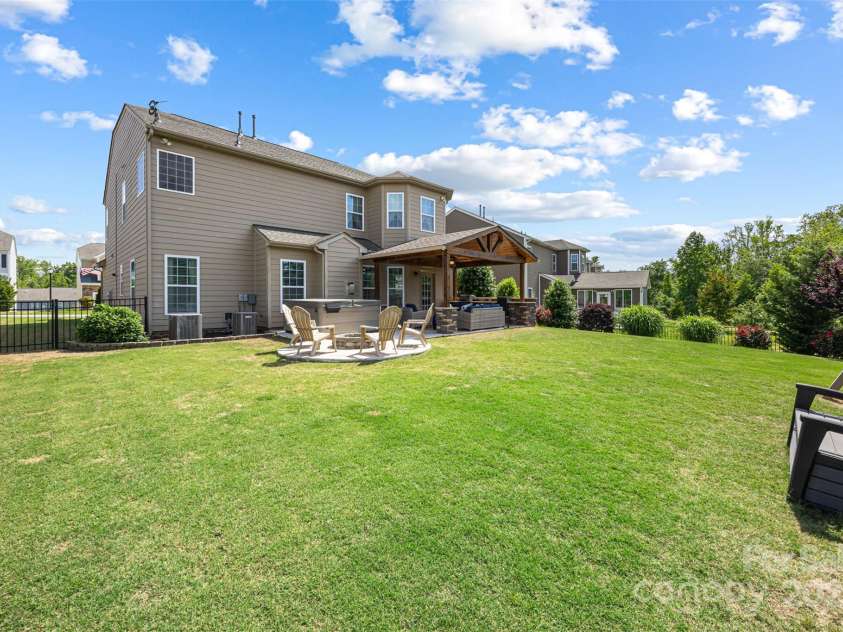 487 Hawks Creek Parkway, Fort Mill, SC 29708.  MLS# CAR4246089, YatesRealty ID 10180. 