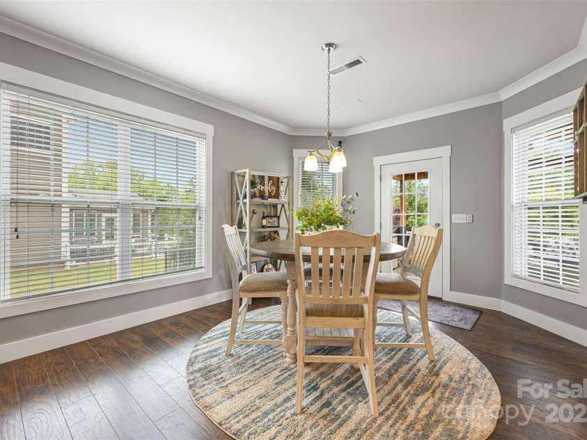 487 Hawks Creek Parkway, Fort Mill, SC 29708.  MLS# CAR4246089, YatesRealty ID 10180. Eat in kitchen area