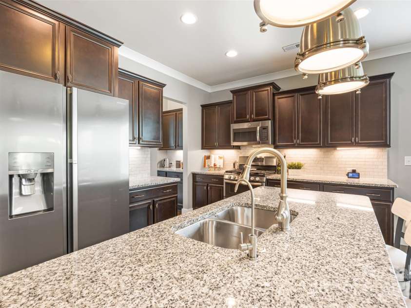 487 Hawks Creek Parkway, Fort Mill, SC 29708.  MLS# CAR4246089, YatesRealty ID 10180. Kitchen