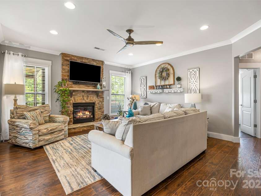 487 Hawks Creek Parkway, Fort Mill, SC 29708.  MLS# CAR4246089, YatesRealty ID 10180. Living room