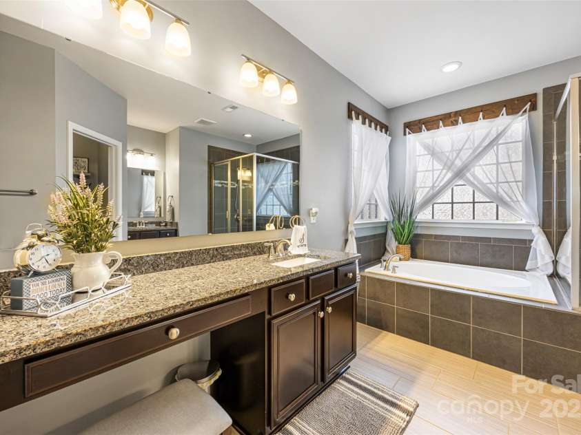 487 Hawks Creek Parkway, Fort Mill, SC 29708.  MLS# CAR4246089, YatesRealty ID 10180. Primary bathroom